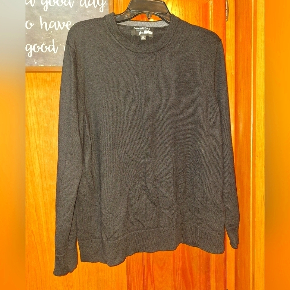 Banana Republic Black Long Sleeve Merino Wool Sweater In A Mens XL. EUC